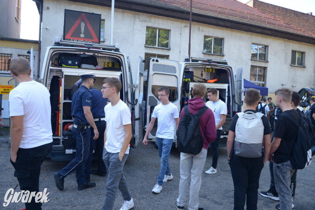 Tarnowskie Góry. Młodzież uczy się jak uniknąć wypadku