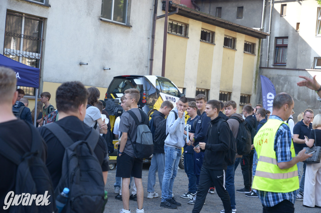 Tarnowskie Góry. Młodzież uczy się jak uniknąć wypadku