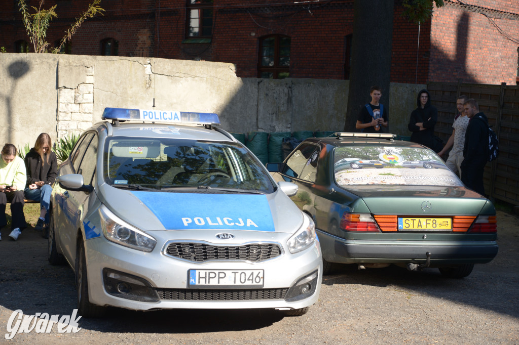 Tarnowskie Góry. Młodzież uczy się jak uniknąć wypadku