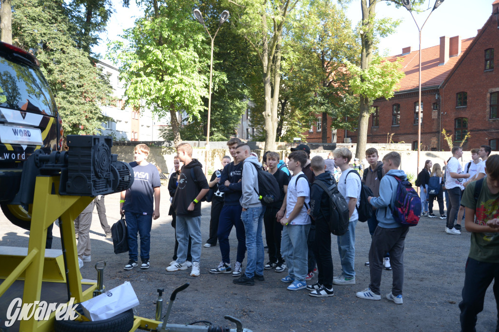 Tarnowskie Góry. Młodzież uczy się jak uniknąć wypadku