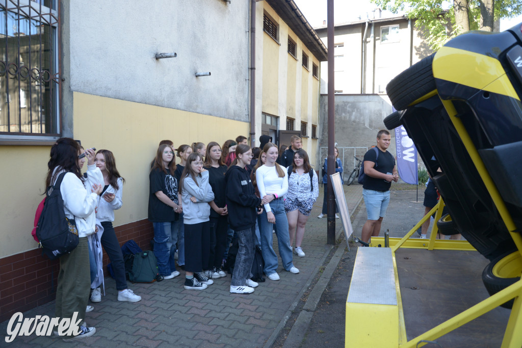 Tarnowskie Góry. Młodzież uczy się jak uniknąć wypadku
