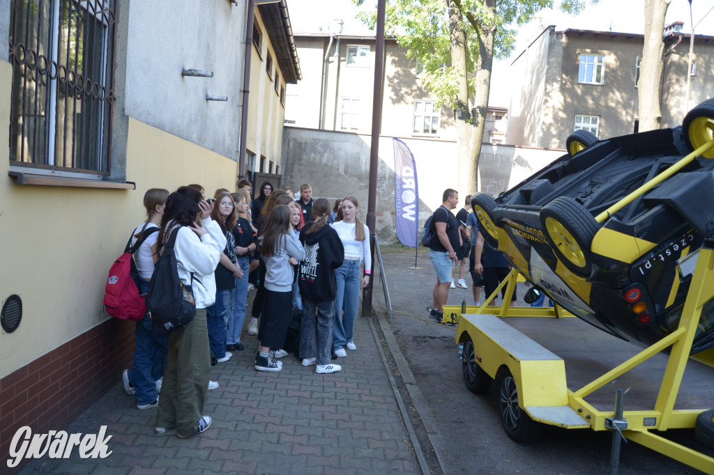 Tarnowskie Góry. Młodzież uczy się jak uniknąć wypadku