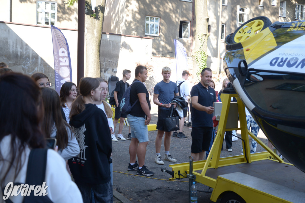 Tarnowskie Góry. Młodzież uczy się jak uniknąć wypadku