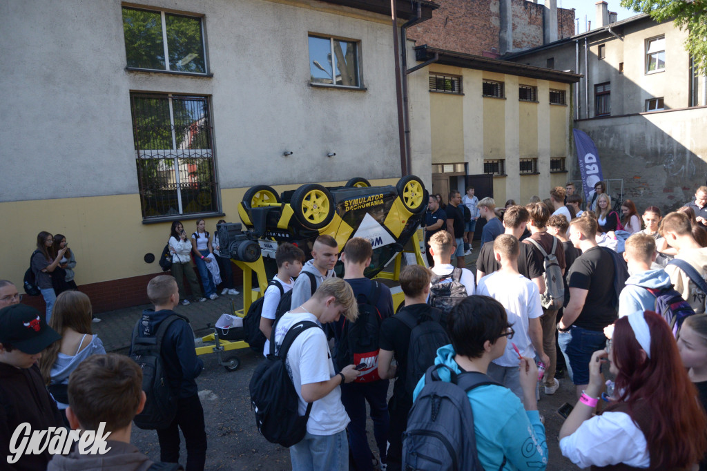 Tarnowskie Góry. Młodzież uczy się jak uniknąć wypadku