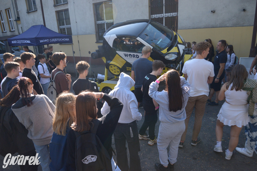 Tarnowskie Góry. Młodzież uczy się jak uniknąć wypadku