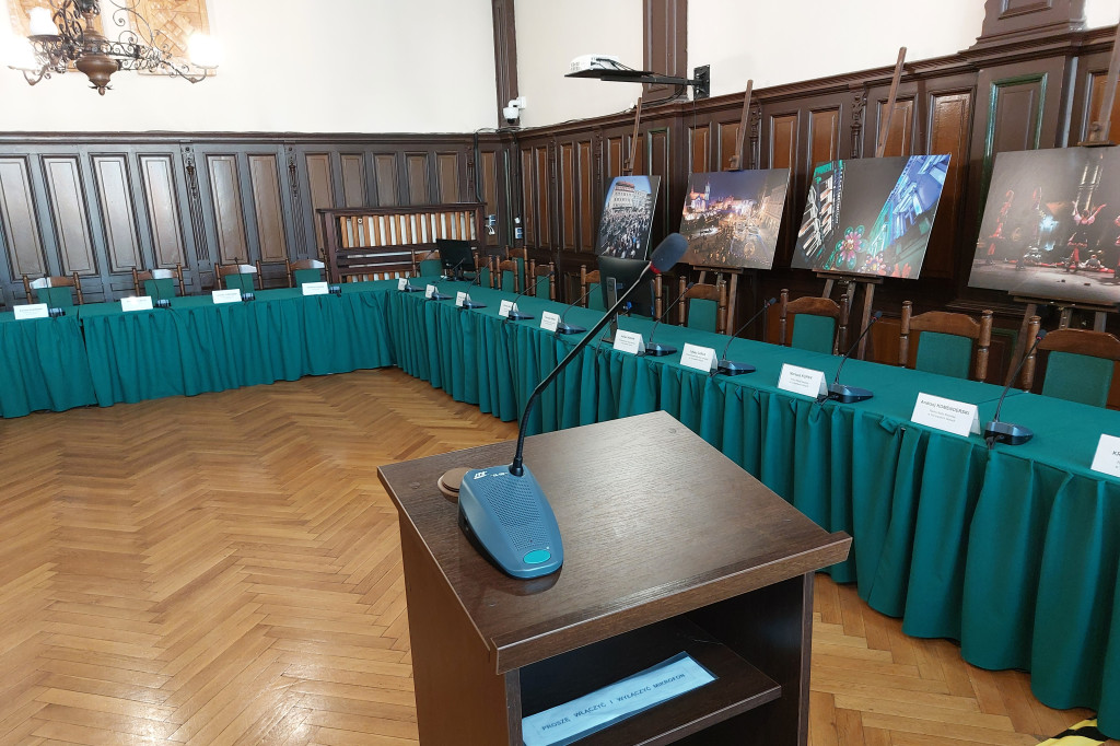 Tarnowskie Góry. Sala sesyjna do remontu
