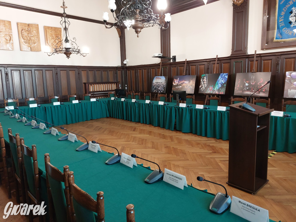 Tarnowskie Góry. Sala sesyjna do remontu