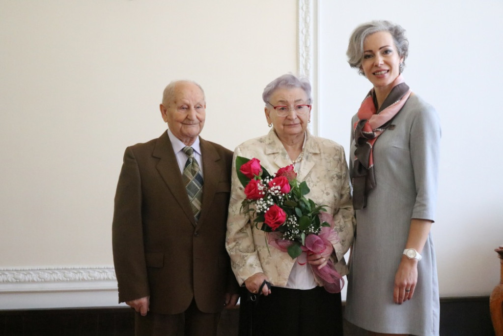 65, 60 i 50 lat razem. Jubileusze małżeńskie w USC [FOTO]