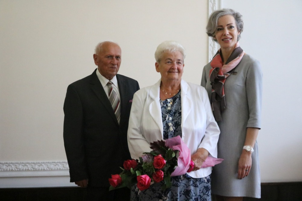 65, 60 i 50 lat razem. Jubileusze małżeńskie w USC [FOTO]