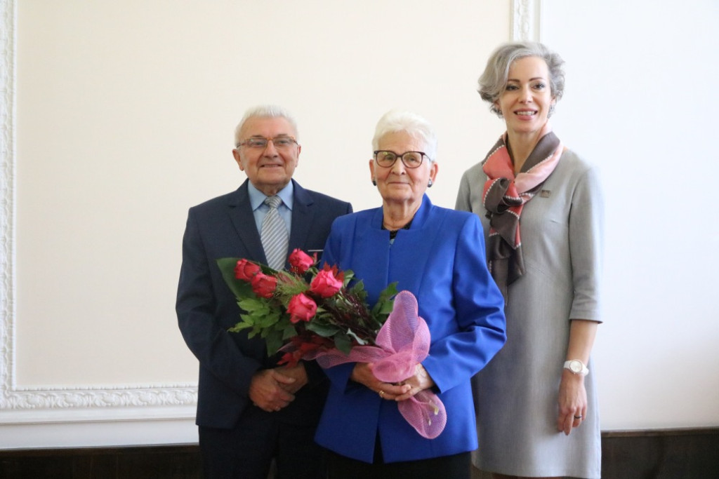 65, 60 i 50 lat razem. Jubileusze małżeńskie w USC [FOTO]