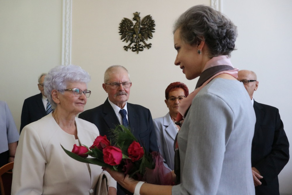65, 60 i 50 lat razem. Jubileusze małżeńskie w USC [FOTO]