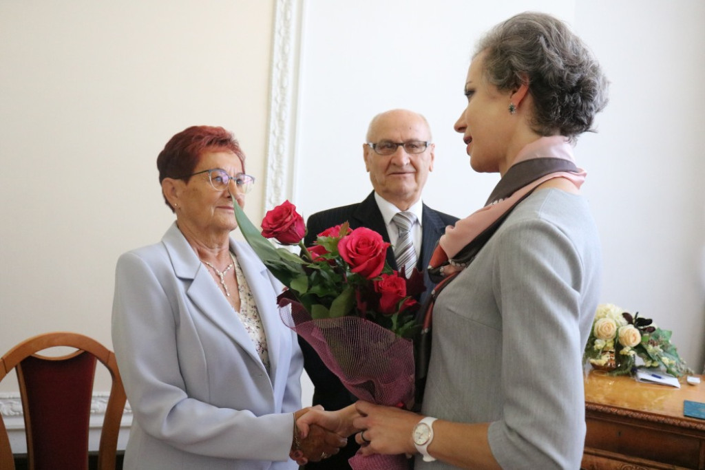 65, 60 i 50 lat razem. Jubileusze małżeńskie w USC [FOTO]
