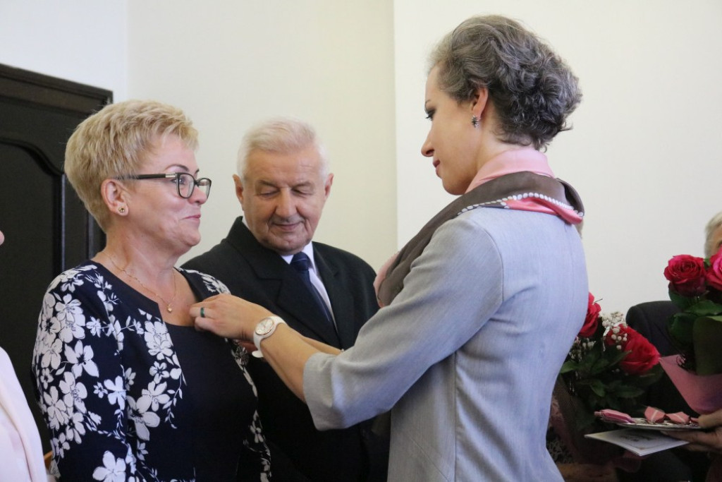 65, 60 i 50 lat razem. Jubileusze małżeńskie w USC [FOTO]