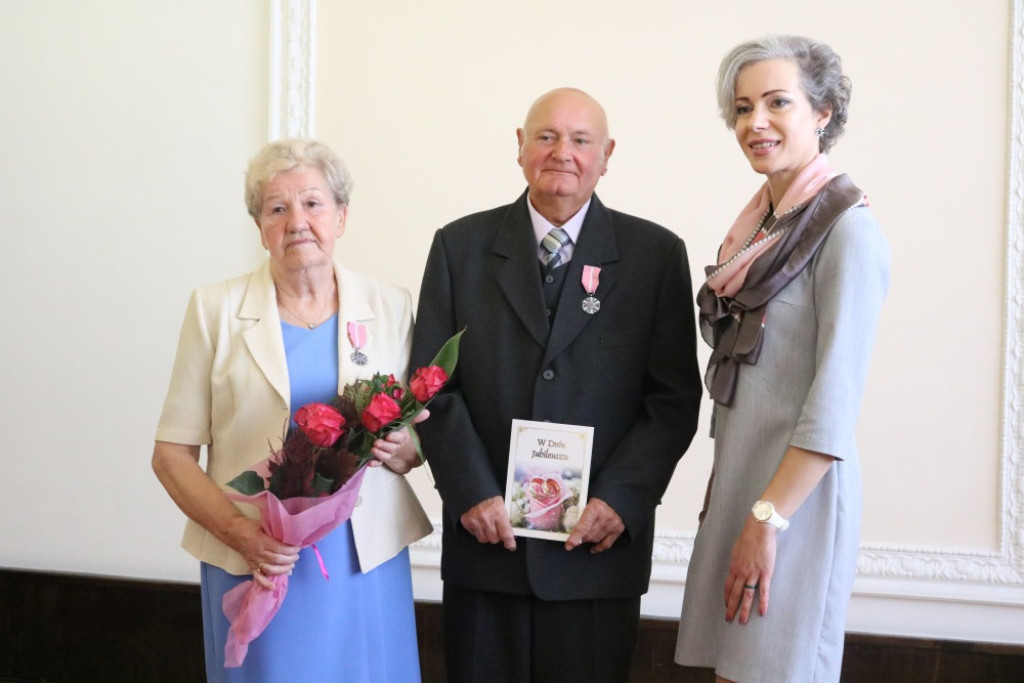 65, 60 i 50 lat razem. Jubileusze małżeńskie w USC [FOTO]