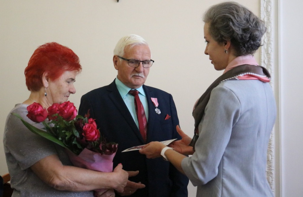 65, 60 i 50 lat razem. Jubileusze małżeńskie w USC [FOTO]