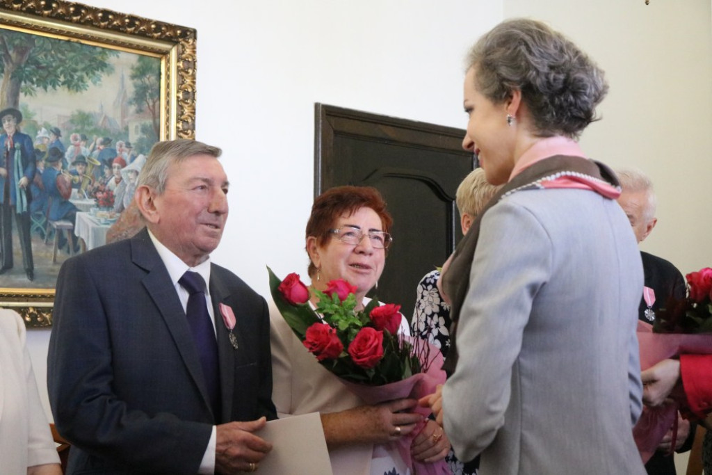 65, 60 i 50 lat razem. Jubileusze małżeńskie w USC [FOTO]