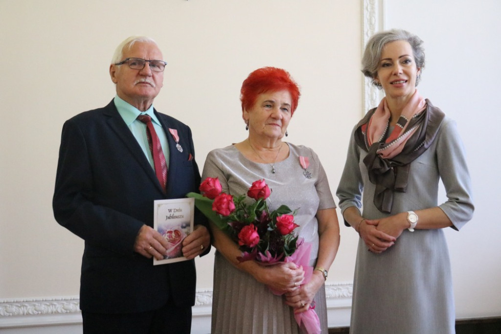 65, 60 i 50 lat razem. Jubileusze małżeńskie w USC [FOTO]