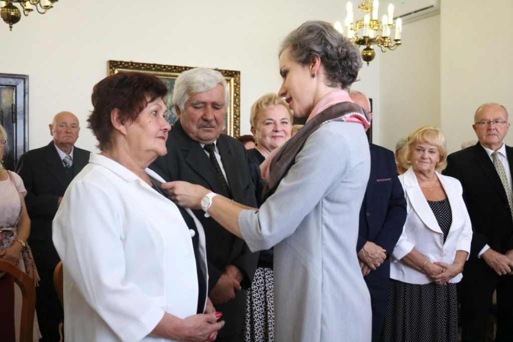 65, 60 i 50 lat razem. Jubileusze małżeńskie w USC [FOTO]