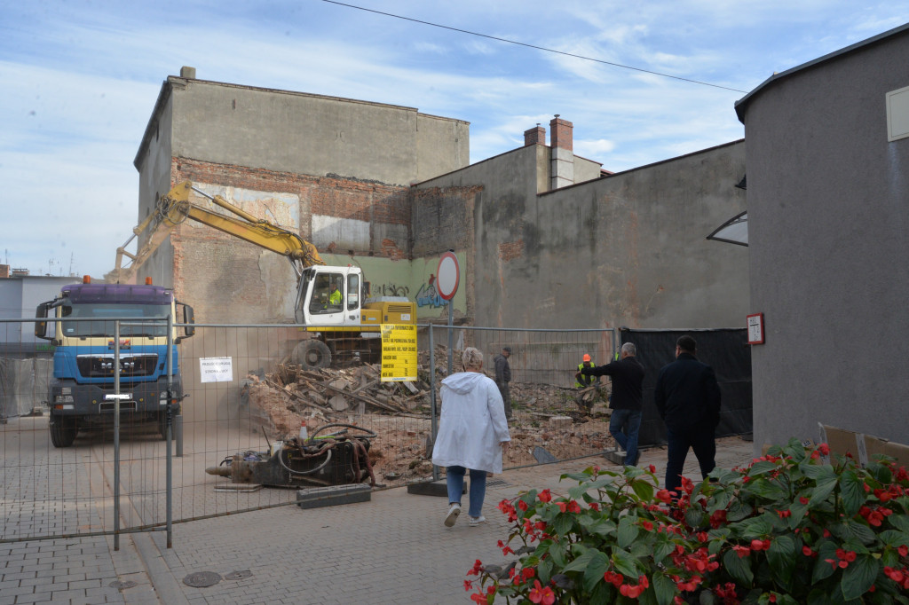 Tarnowskie Góry. Po latach wyburzono walące się budynki przy ul. Tylnej