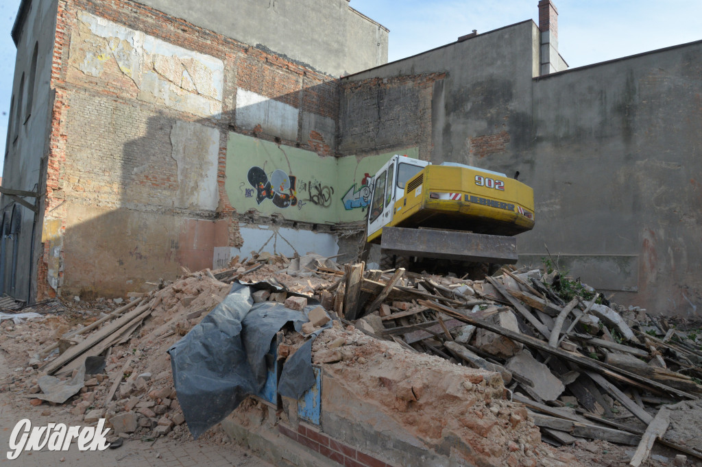 Tarnowskie Góry. Po latach wyburzono walące się budynki przy ul. Tylnej