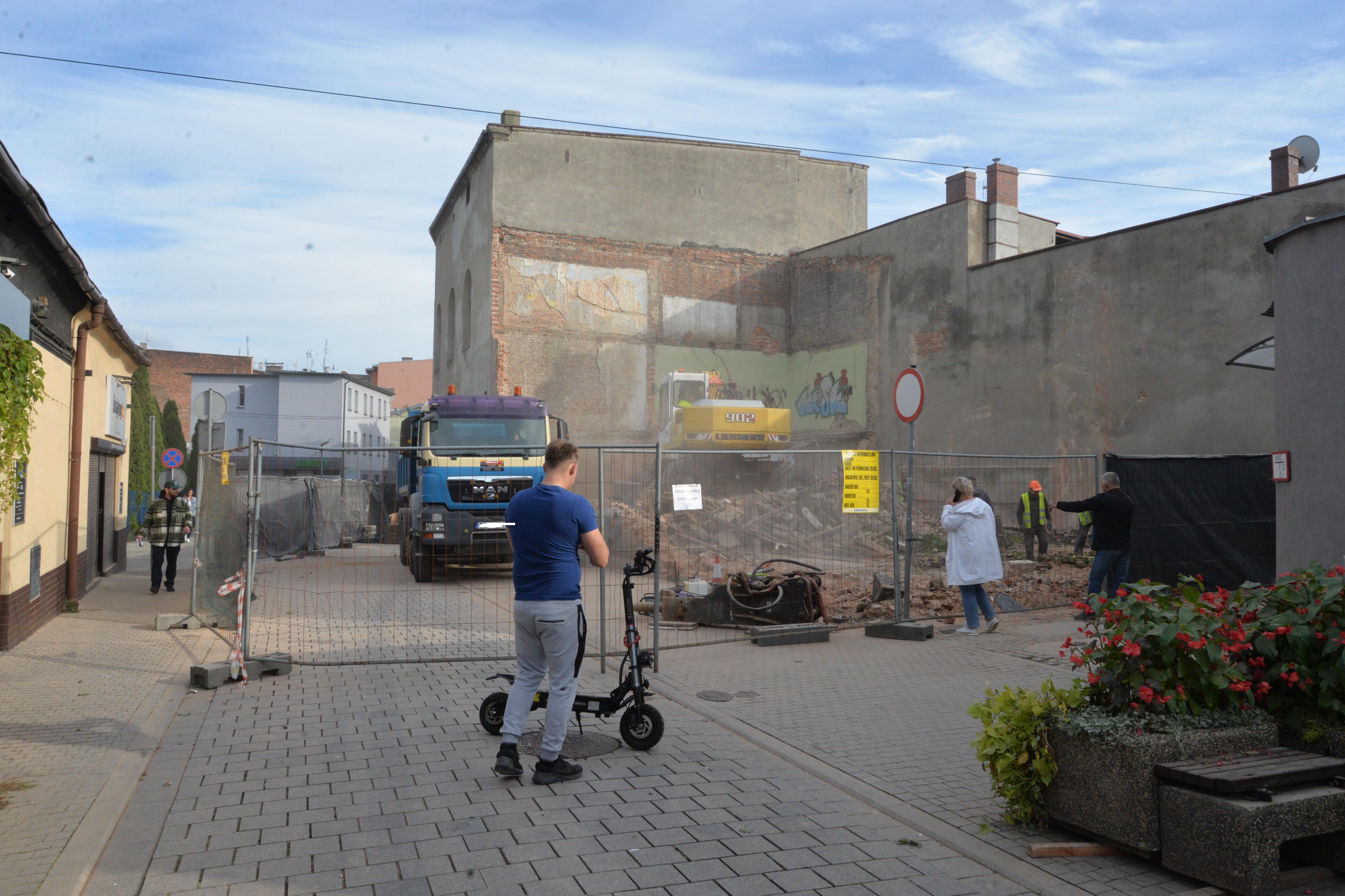 Tarnowskie Góry. Po latach wyburzono walące się budynki przy ul. Tylnej