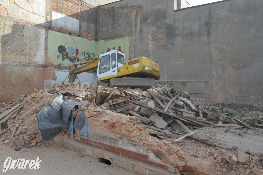 Tarnowskie Góry. Po latach wyburzono walące się budynki przy ul. Tylnej
