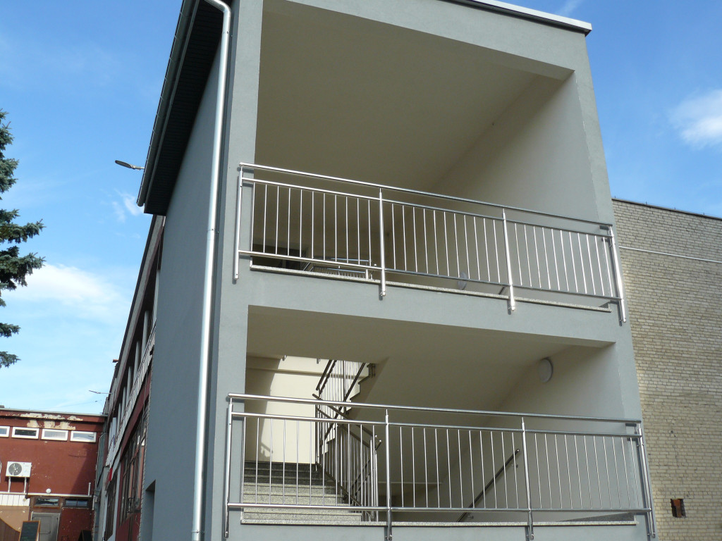 Osada Jana. Klatki schodowe w miejse estakady