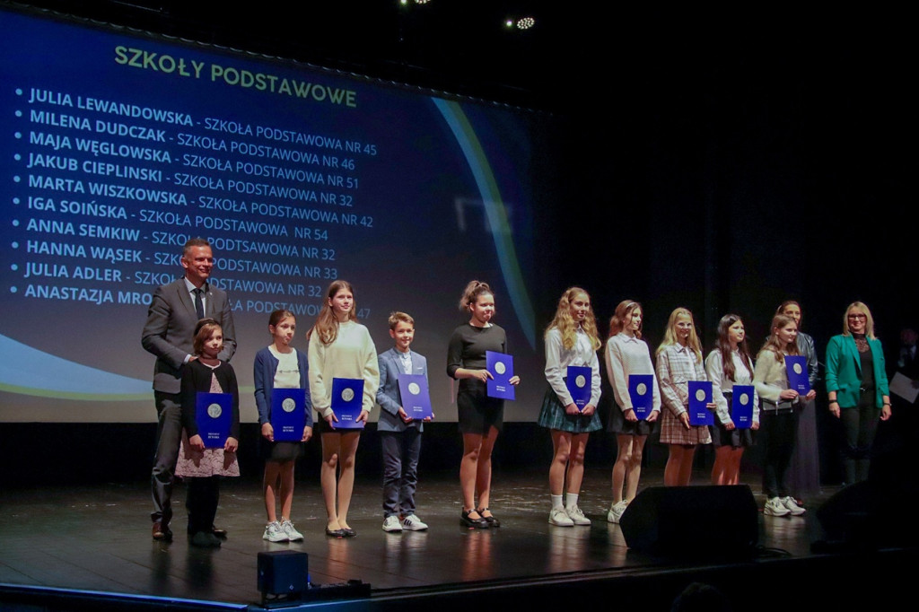 Najlepsi uczniowie wyróżnieni. 125 laureatów [GALERIA]