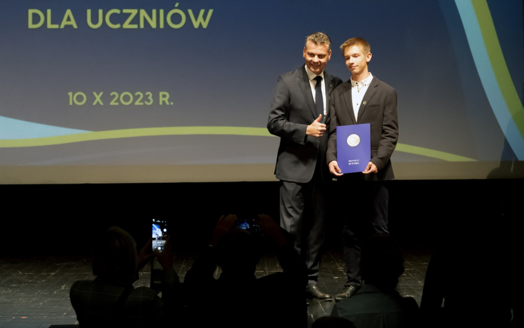 Najlepsi uczniowie wyróżnieni. 125 laureatów [GALERIA]