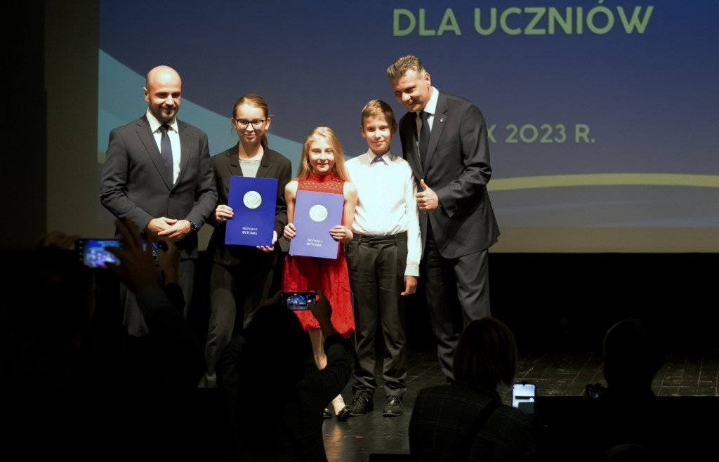 Najlepsi uczniowie wyróżnieni. 125 laureatów [GALERIA]
