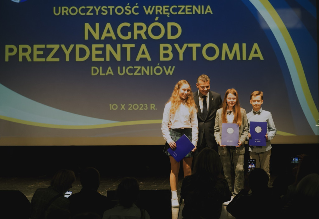 Najlepsi uczniowie wyróżnieni. 125 laureatów [GALERIA]