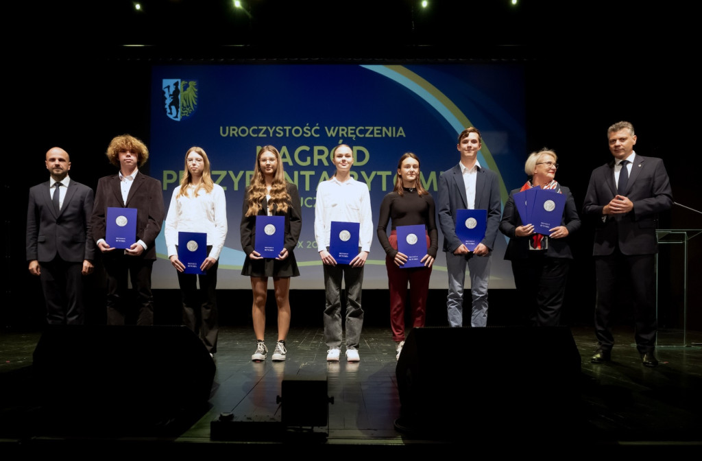 Najlepsi uczniowie wyróżnieni. 125 laureatów [GALERIA]
