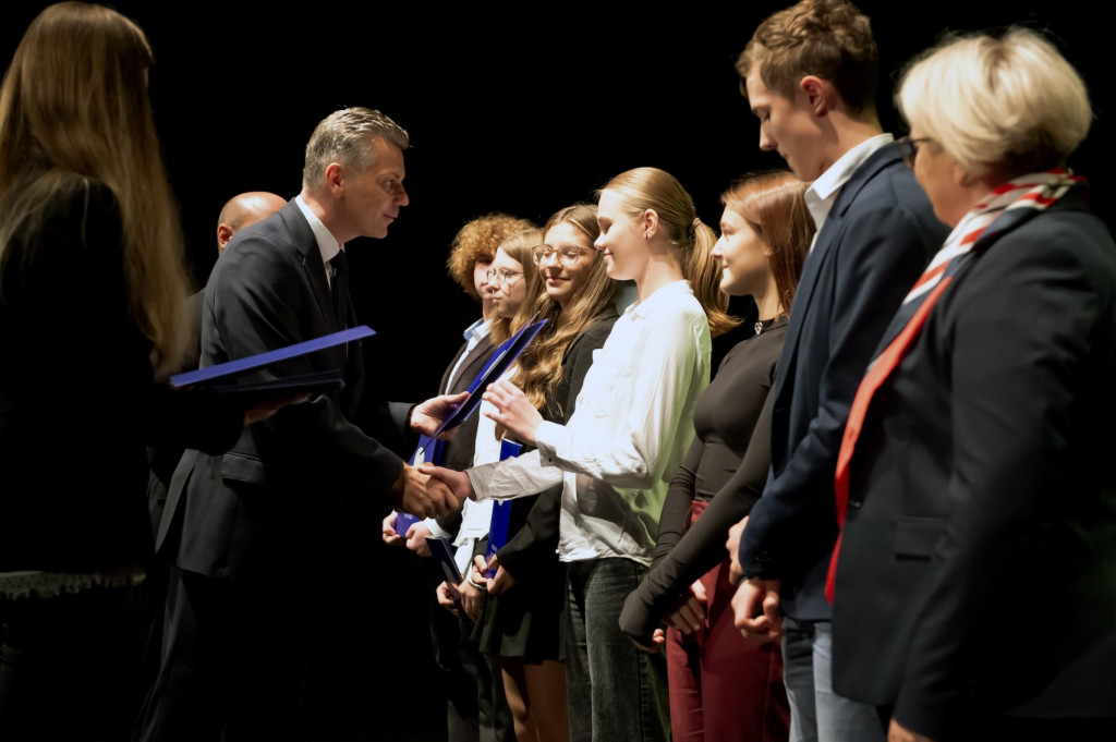 Najlepsi uczniowie wyróżnieni. 125 laureatów [GALERIA]