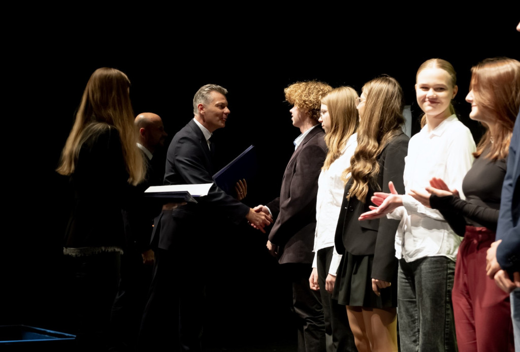 Najlepsi uczniowie wyróżnieni. 125 laureatów [GALERIA]