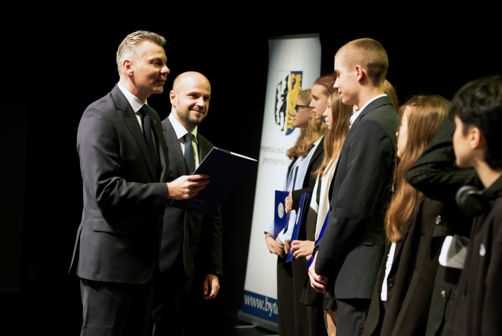 Najlepsi uczniowie wyróżnieni. 125 laureatów [GALERIA]