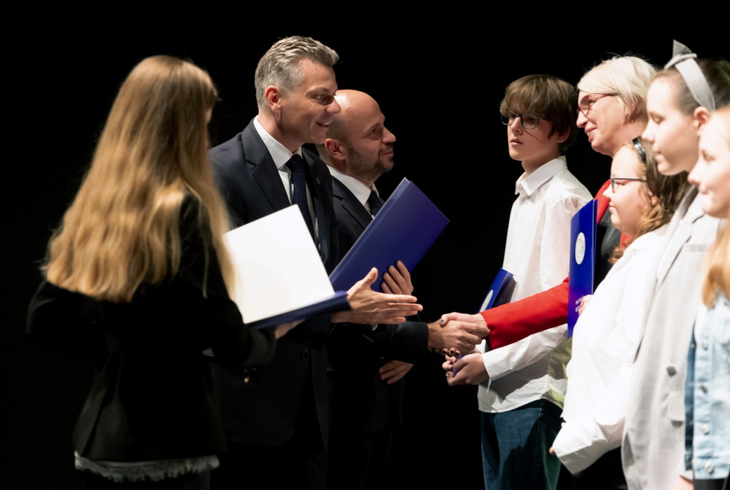 Najlepsi uczniowie wyróżnieni. 125 laureatów [GALERIA]