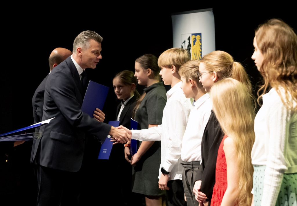 Najlepsi uczniowie wyróżnieni. 125 laureatów [GALERIA]