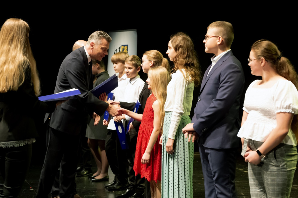 Najlepsi uczniowie wyróżnieni. 125 laureatów [GALERIA]