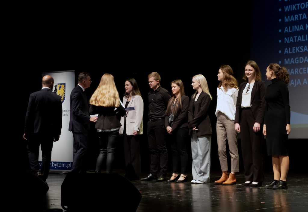 Najlepsi uczniowie wyróżnieni. 125 laureatów [GALERIA]