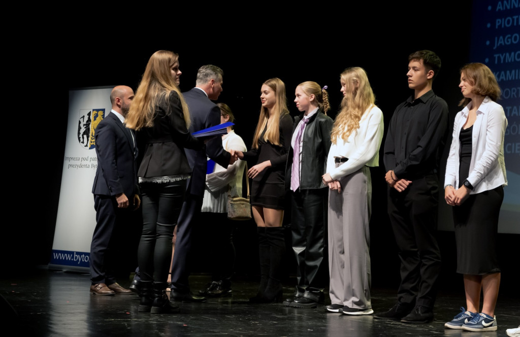 Najlepsi uczniowie wyróżnieni. 125 laureatów [GALERIA]