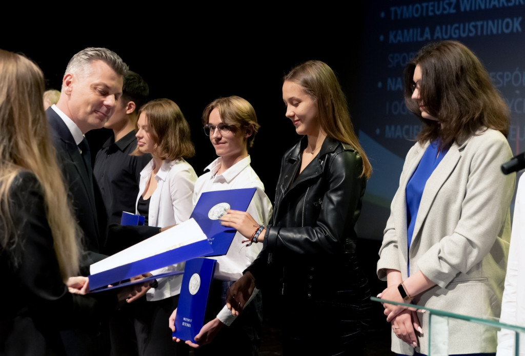 Najlepsi uczniowie wyróżnieni. 125 laureatów [GALERIA]