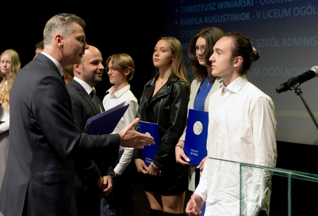 Najlepsi uczniowie wyróżnieni. 125 laureatów [GALERIA]