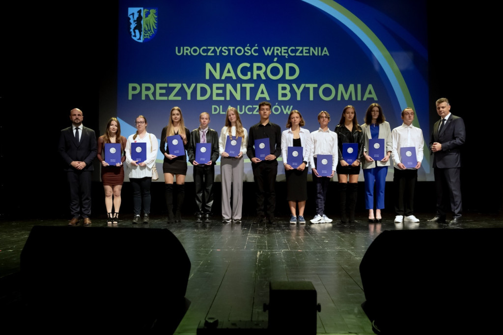 Najlepsi uczniowie wyróżnieni. 125 laureatów [GALERIA]