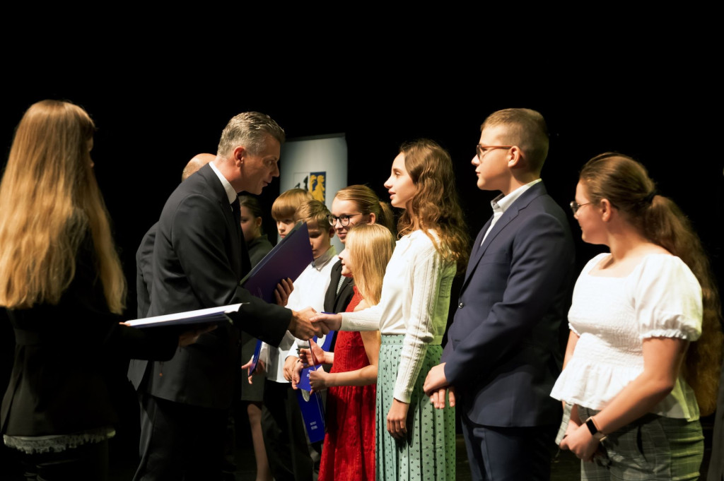 Najlepsi uczniowie wyróżnieni. 125 laureatów [GALERIA]