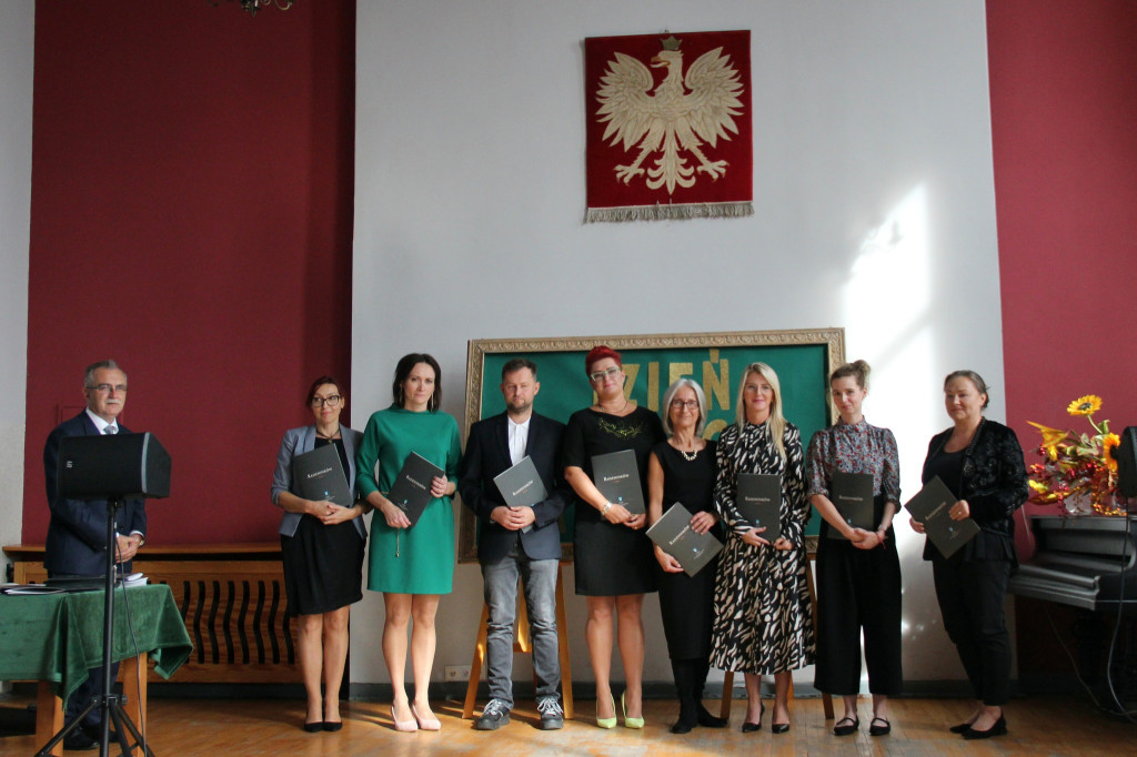 Radzionków. Nagrody dla absolwentów i nauczycieli [FOTO]