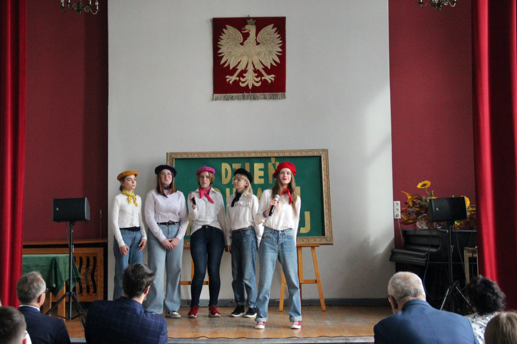 Radzionków. Nagrody dla absolwentów i nauczycieli [FOTO]