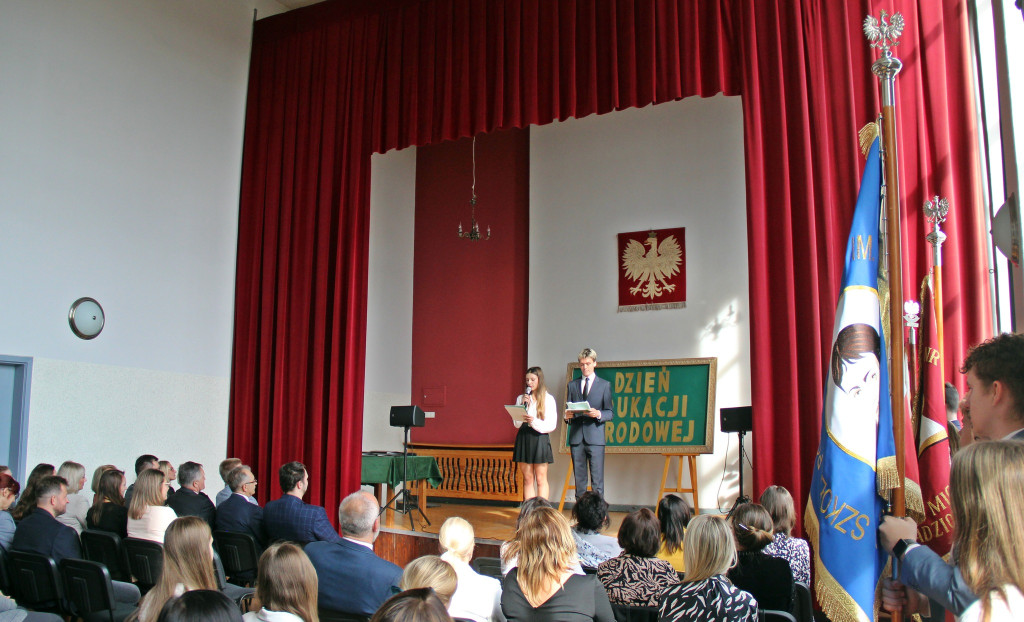 Radzionków. Nagrody dla absolwentów i nauczycieli [FOTO]