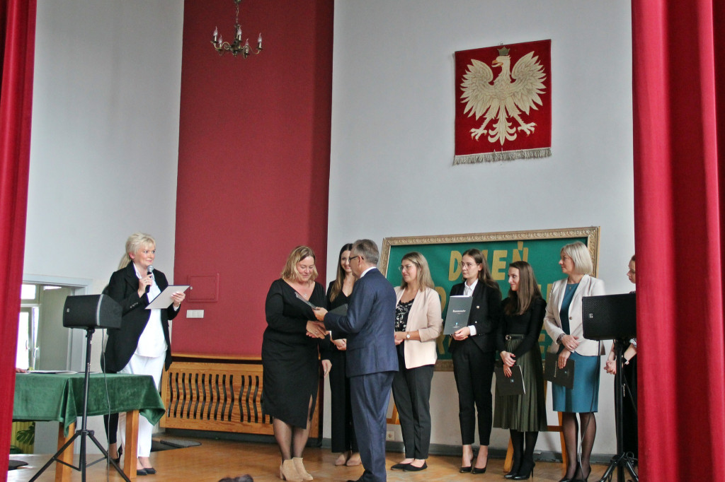 Radzionków. Nagrody dla absolwentów i nauczycieli [FOTO]