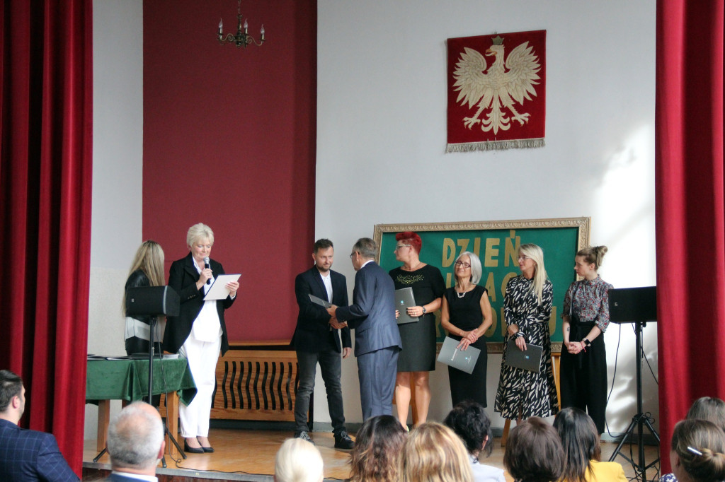 Radzionków. Nagrody dla absolwentów i nauczycieli [FOTO]