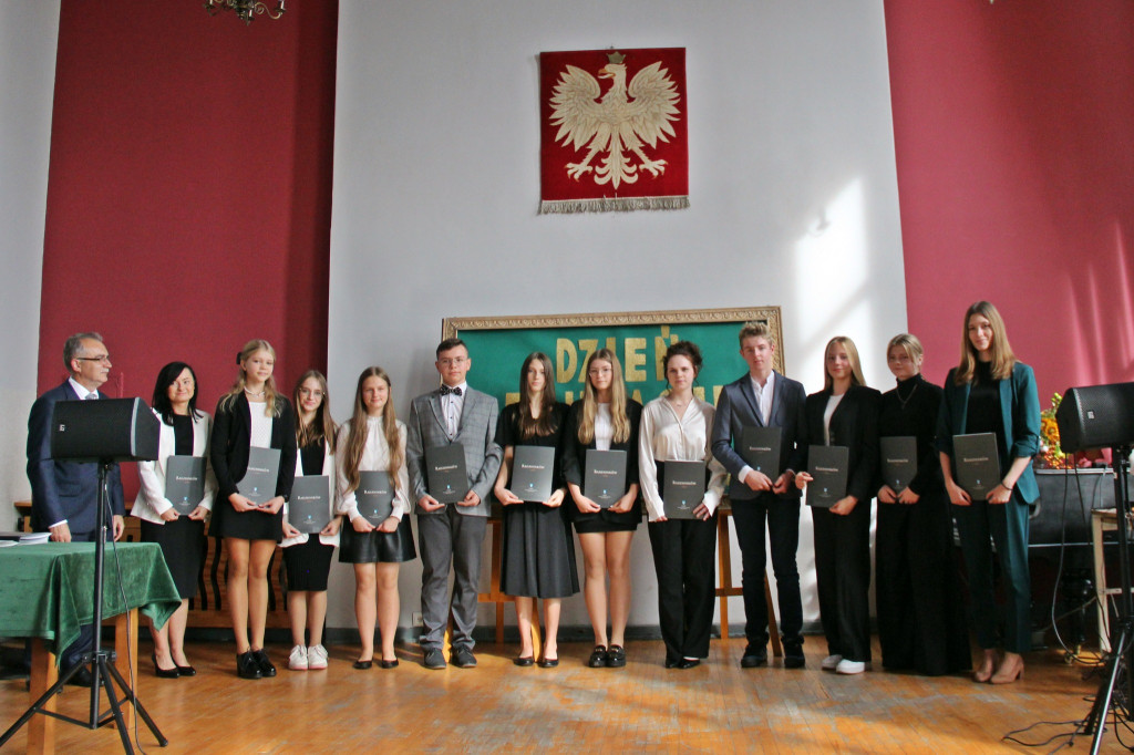 Radzionków. Nagrody dla absolwentów i nauczycieli [FOTO]